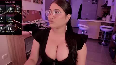 lolaasmith_21 online show from September 11, 8:42 pm