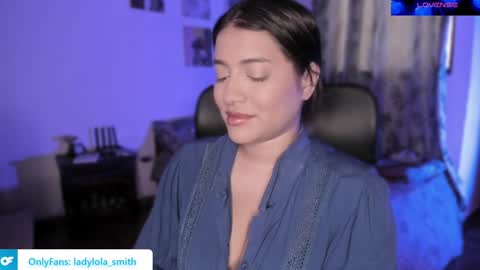 lolaasmith_21 online show from December 13, 8:47 pm