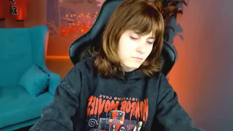 Snapshot of lolaasmus chatting on October 16, 7:44 am I consider myself the god Loki but life just calls me LOL online show from October 16, 7:44 am