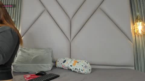 lolabunnysc online show from April 6, 12:28 pm