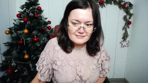 lolahikls online show from December 13, 2:27 pm