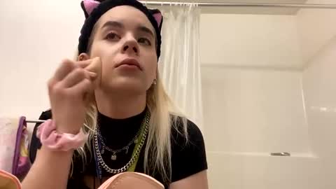 Snapshot of lolalixx6969 chatting on January 12, 12:39 am Lola Lixx online show from January 12, 12:39 am