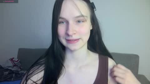 Lola online show from April 8, 6:32 pm