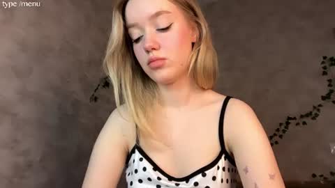 Mia online show from June 13, 3:04 am