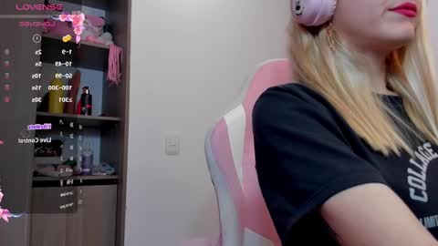 Snapshot of lolly_js_ chatting on January 11, 2:30 am Lolly online show from January 11, 2:30 am