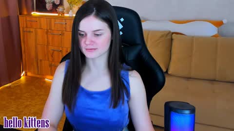 Snapshot of lora_cain chatting on December 12, 12:55 pm Lora Cain online show from December 12, 12:55 pm