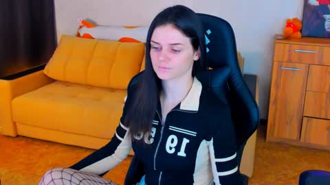 Snapshot of lora_cain chatting on January 17, 5:21 am Lora Cain online show from January 17, 5:21 am