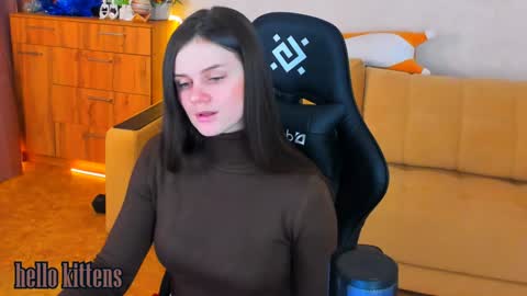 Snapshot of lora_cain chatting on December 16, 3:22 pm Lora Cain online show from December 16, 3:22 pm