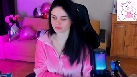 Snapshot of lora_cain chatting on February 22, 1:55 pm Lora Cain online show from February 22, 1:55 pm