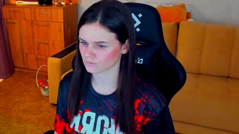 Snapshot of lora_cain chatting on January 6, 7:02 pm Lora Cain online show from January 6, 7:02 pm