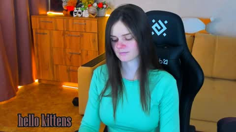 Snapshot of lora_cain chatting on December 19, 3:08 pm Lora Cain online show from December 19, 3:08 pm