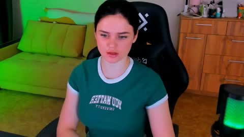 Snapshot of lora_cain chatting on March 3, 3:15 pm Lora Cain online show from March 3, 3:15 pm