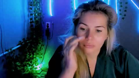 Lora online show from September 16, 2:30 am