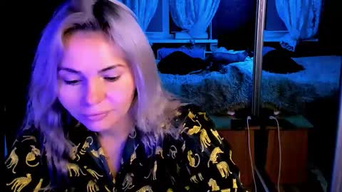 Lora online show from October 28, 2:39 am