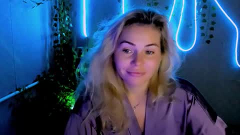 Lora online show from September 19, 2:43 am