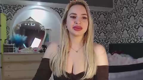 Queen LoraSinClare online show from February 10, 8:50 am