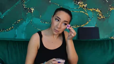 Miss online show from February 4, 5:45 pm