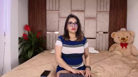  Lorein  online show from November 22, 1:19 am