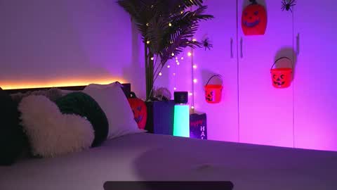 LoretteLorena online show from October 27, 6:42 am