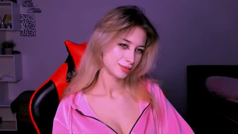 Lori online show from October 23, 7:31 pm