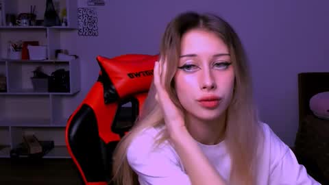 Lori online show from November 13, 8:19 pm