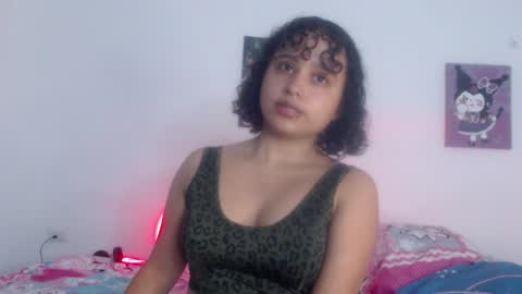 Snapshot of lou_cuteee chatting on February 6, 4:10 am lou_cuteee online show from February 6, 4:10 am