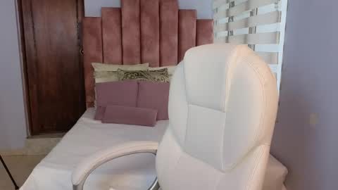 Snapshot of lou_rosse chatting on February 25, 8:00 pm  Lou Rosse  online show from February 25, 8:00 pm