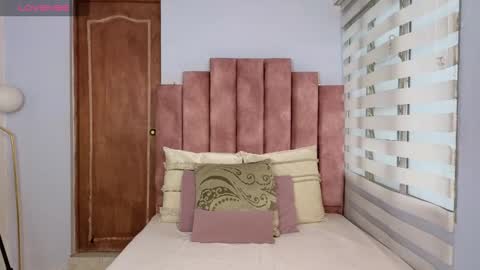 Snapshot of lou_rosse chatting on December 23, 8:57 pm  Lou Rosse  online show from December 23, 8:57 pm