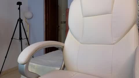 Snapshot of lou_rosse chatting on December 19, 8:34 pm  Lou Rosse  online show from December 19, 8:34 pm