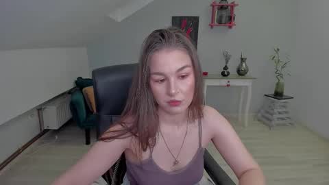 louannahart online show from February 3, 5:27 am