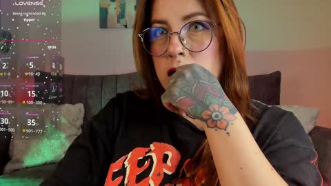 Snapshot of louisa_claire_ chatting on January 21, 3:15 am LuisaIG x luisa clair online show from January 21, 3:15 am
