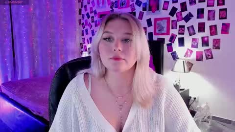 Loise online show from October 22, 3:39 pm