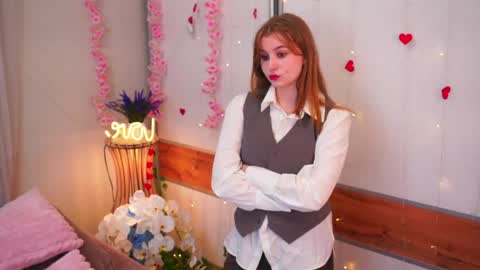 Hello im May 3 online show from April 27, 4:15 pm