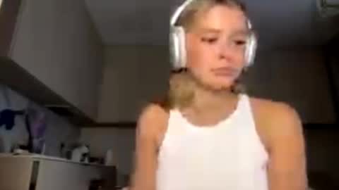 Eliza online show from March 5, 1:40 pm