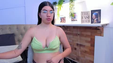 Louren Fox online show from November 11, 4:26 pm