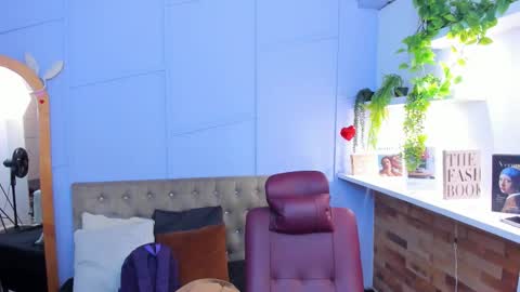 Louren Fox online show from November 26, 11:33 am