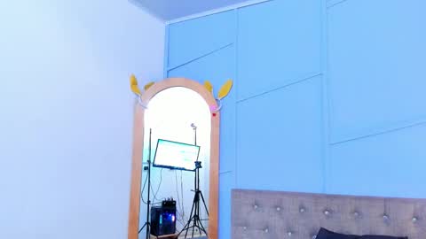 Snapshot of lourenfox chatting on October 14, 11:46 am Louren Fox online show from October 14, 11:46 am