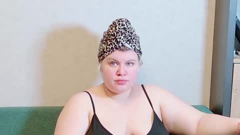 Snapshot of love_wiggy18 chatting on December 20, 1:11 pm Ally online show from December 20, 1:11 pm
