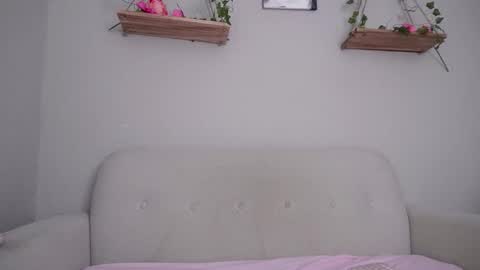 Snapshot of loveegirll chatting on March 8, 5:25 am katalina online show from March 8, 5:25 am