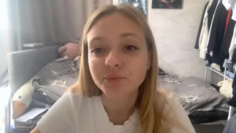 Ella online show from October 13, 7:44 am