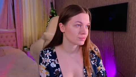 Snapshot of lovellalipss chatting on January 8, 10:37 am Laura online show from January 8, 10:37 am