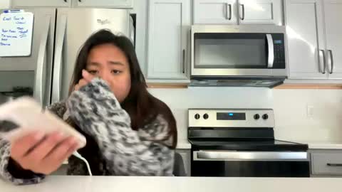 Love online show from January 25, 8:00 pm