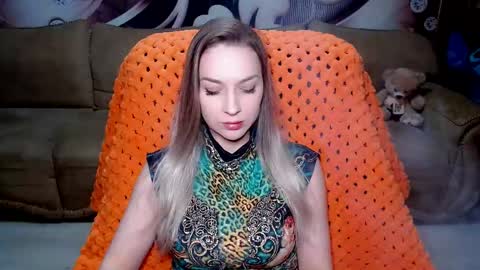 Snapshot of lovellymalina chatting on December 15, 12:06 pm private open online show from December 15, 12:06 pm