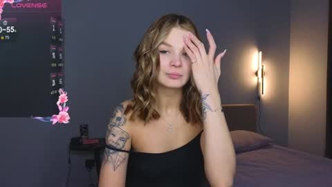 Snapshot of lovely_babyy chatting on December 14, 1:06 am Jenny online show from December 14, 1:06 am