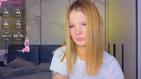 Snapshot of lovely_babyy chatting on September 12, 11:07 am Jenny online show from September 12, 11:07 am