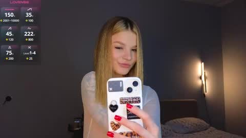 Snapshot of lovely_babyy chatting on February 13, 2:23 am Jenny online show from February 13, 2:23 am