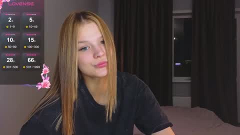 Snapshot of lovely_babyy chatting on December 24, 5:02 pm Jenny online show from December 24, 5:02 pm