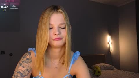 Snapshot of lovely_babyy chatting on February 5, 12:31 am Jenny online show from February 5, 12:31 am