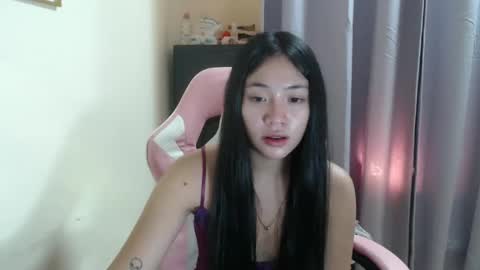Snapshot of lovely_leah23 chatting on October 11, 2:09 pm lovely_leah23 online show from October 11, 2:09 pm