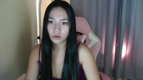 Snapshot of lovely_leah23 chatting on October 4, 5:17 pm lovely_leah23 online show from October 4, 5:17 pm